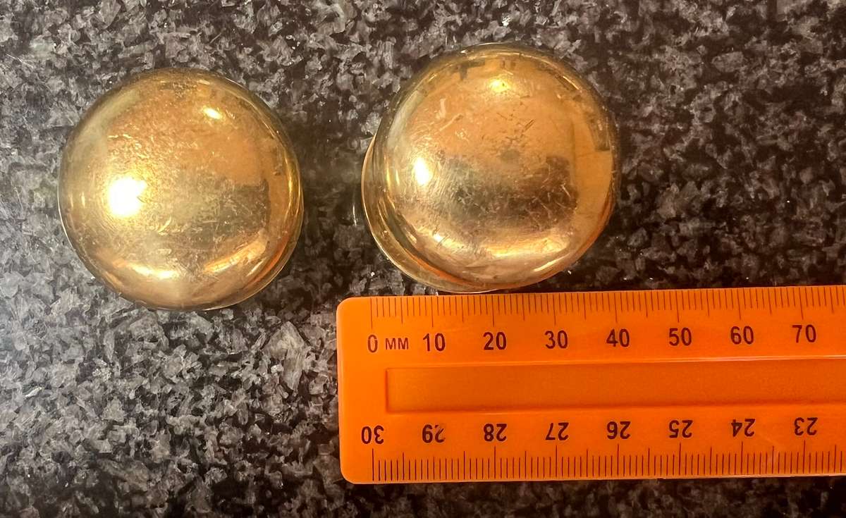 SET OF MATCHING BRASS CUPBOARD KNOBS