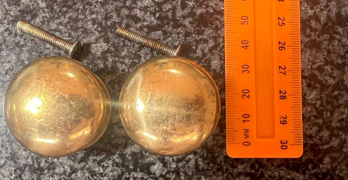 SET OF MATCHING BRASS CUPBOARD KNOBS