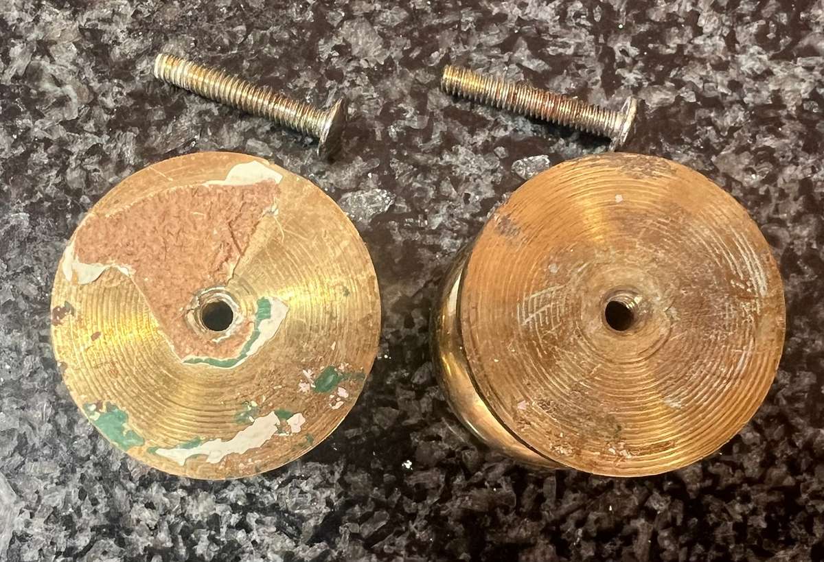 SET OF MATCHING BRASS CUPBOARD KNOBS