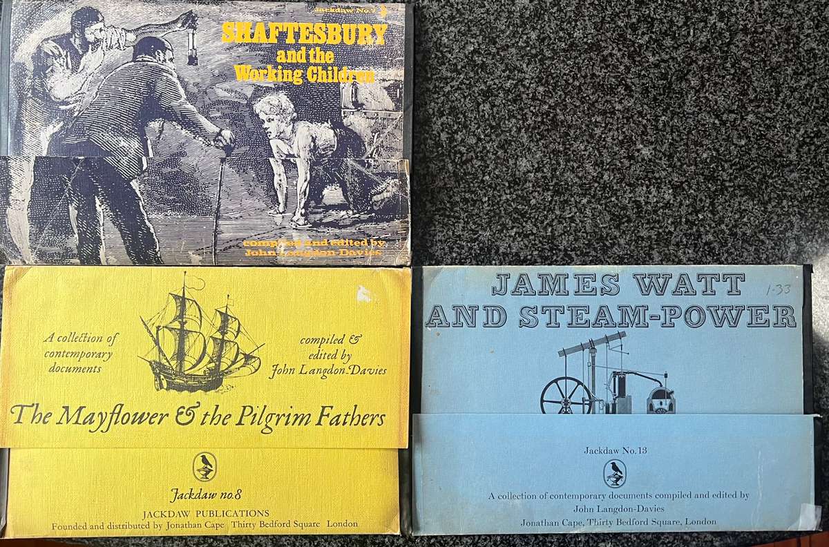 1 x COLLECTION OF 7 JACKDAW PUBLICATIONS, RANGING FROM NO. 7 TO NO. 52