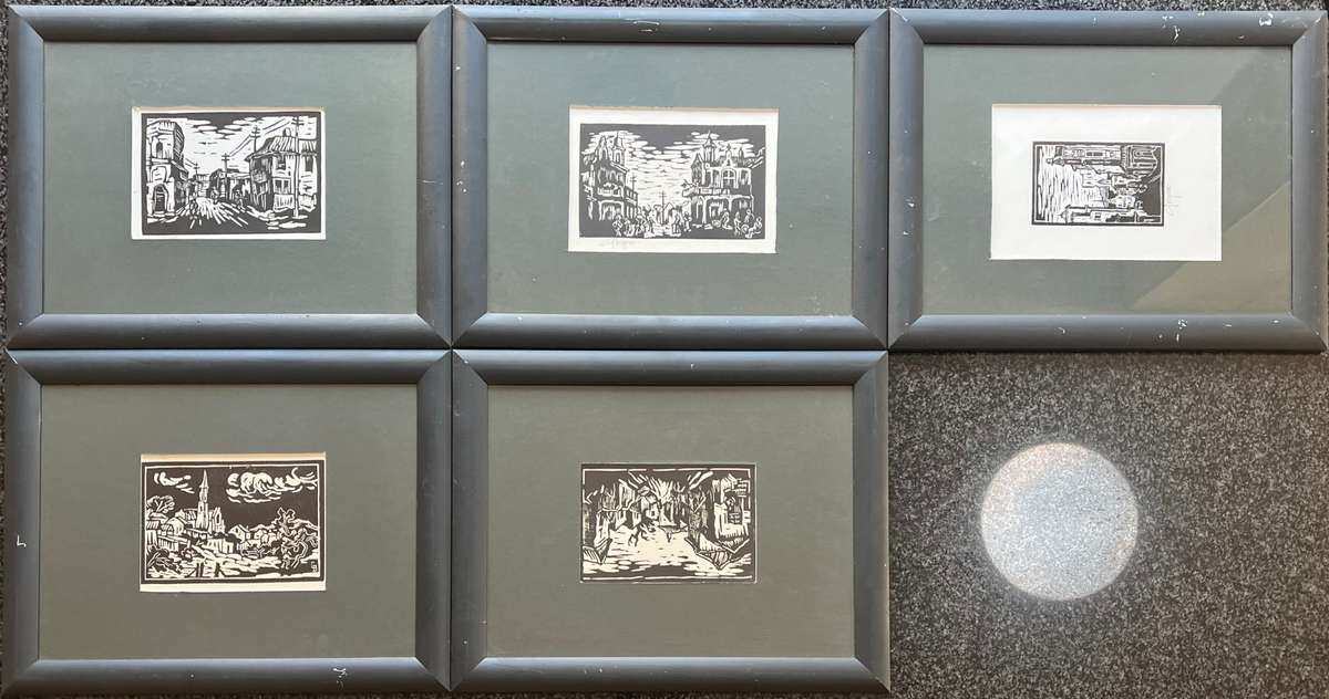 SIGNED! 1 x COLLECTION OF 5 MATCHING WOOD-FRAMED LINOCUTS BY GREGOIRE BOONZAIER
