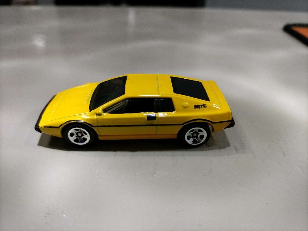 Hot Wheels Lotus Esprit S1 Yellow Loose
