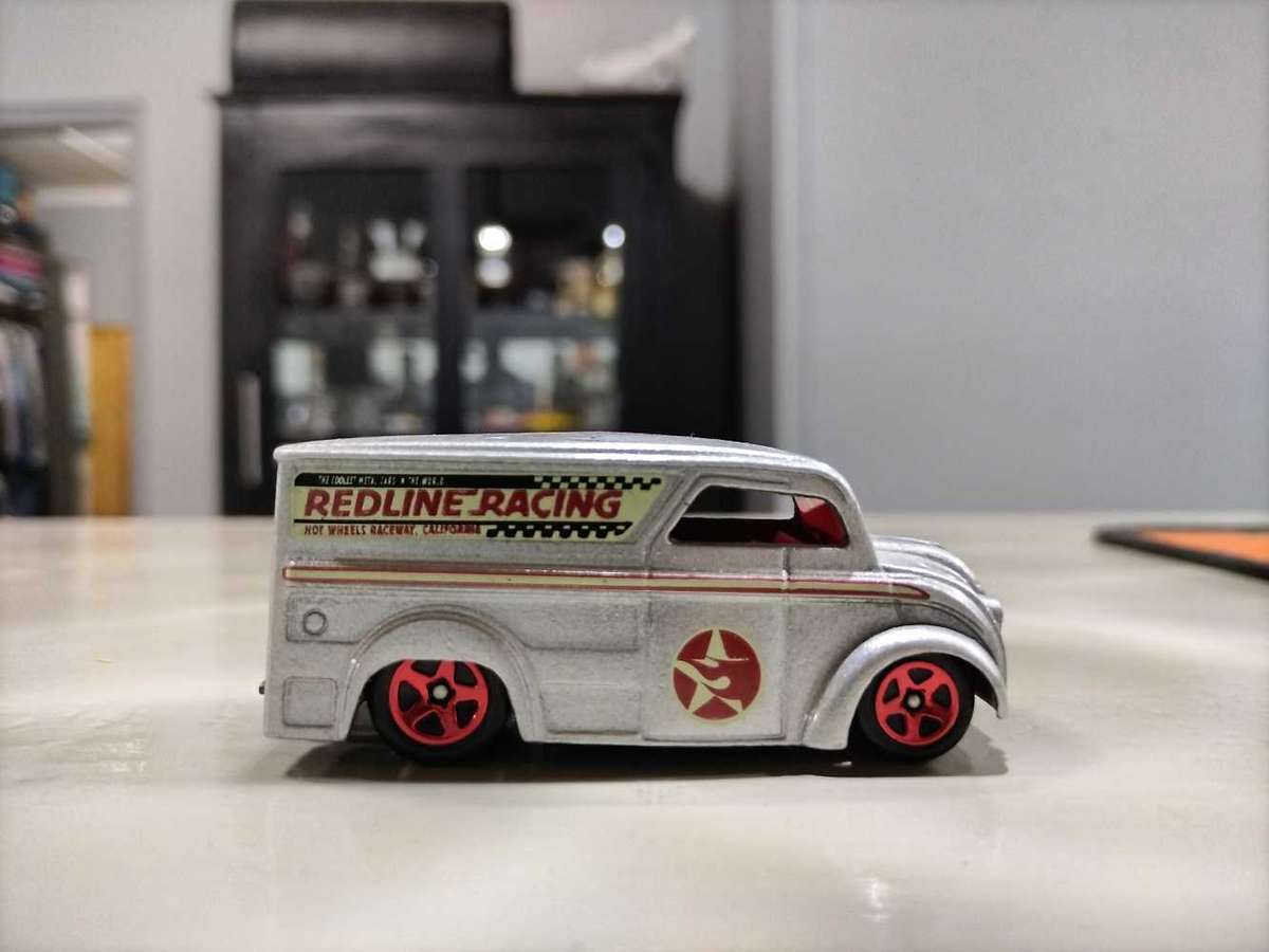 Hot Wheels Dairy Delivery Redline Racing