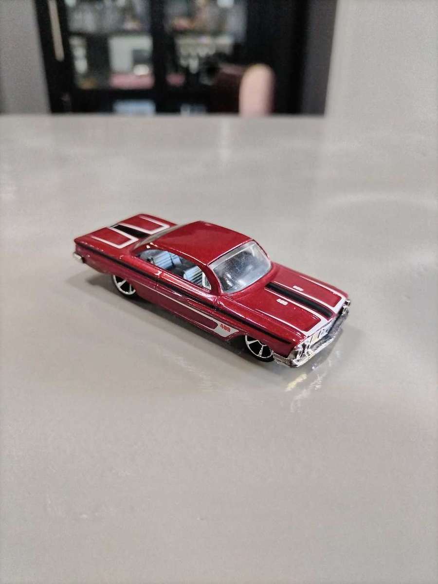 Hot Wheels '61 Chevrolet Impala Loose