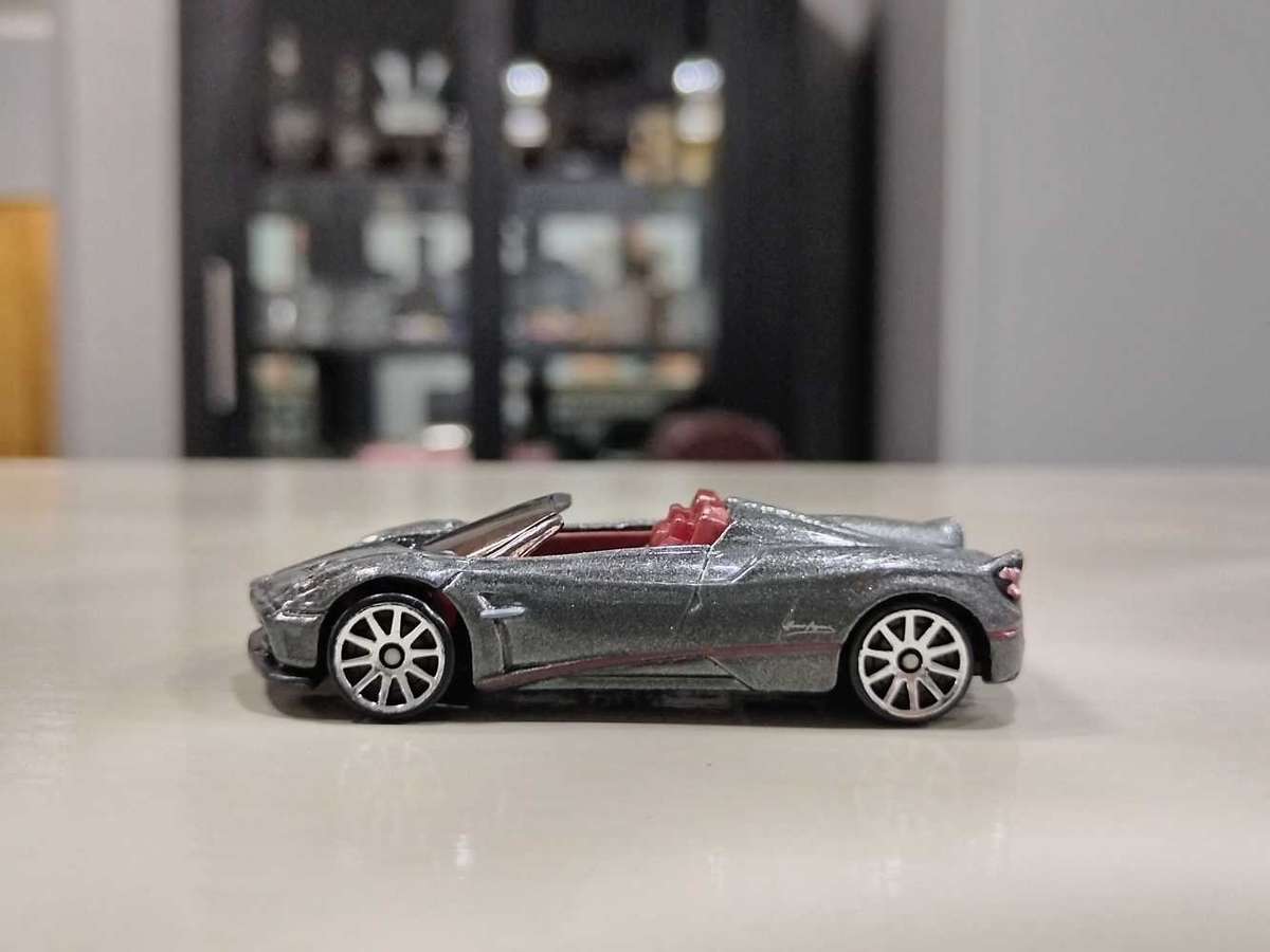 Hot Wheels '17 Pagani Huayra Roadster