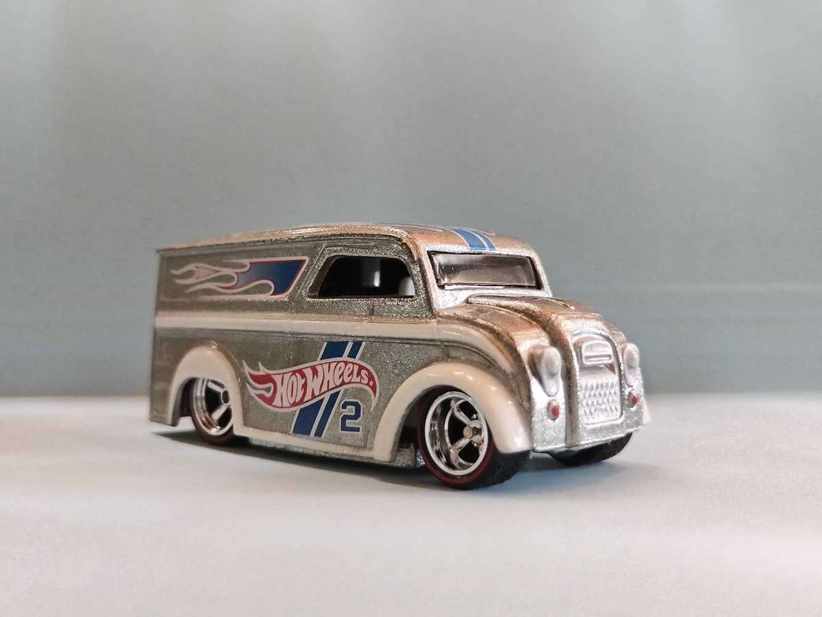 Hot Wheels Dairy Delivery Zamac with real riders