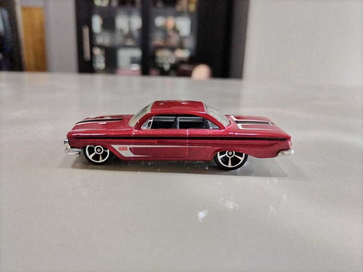 Hot Wheels '61 Chevrolet Impala Loose