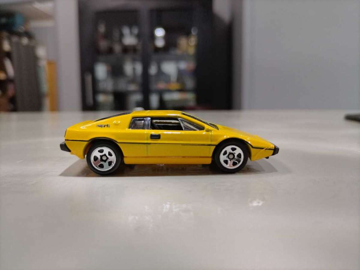 Hot Wheels Lotus Esprit S1 Yellow Loose