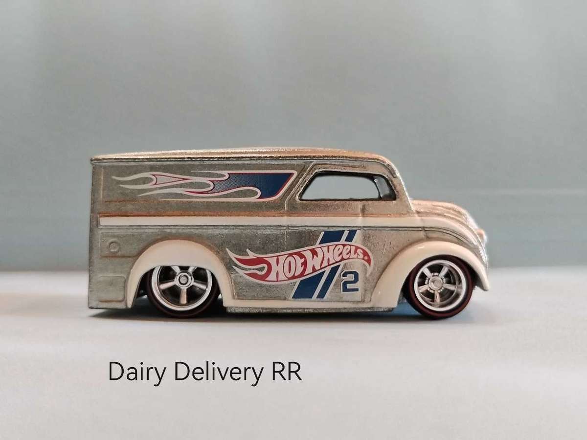 Hot Wheels Dairy Delivery Zamac with real riders