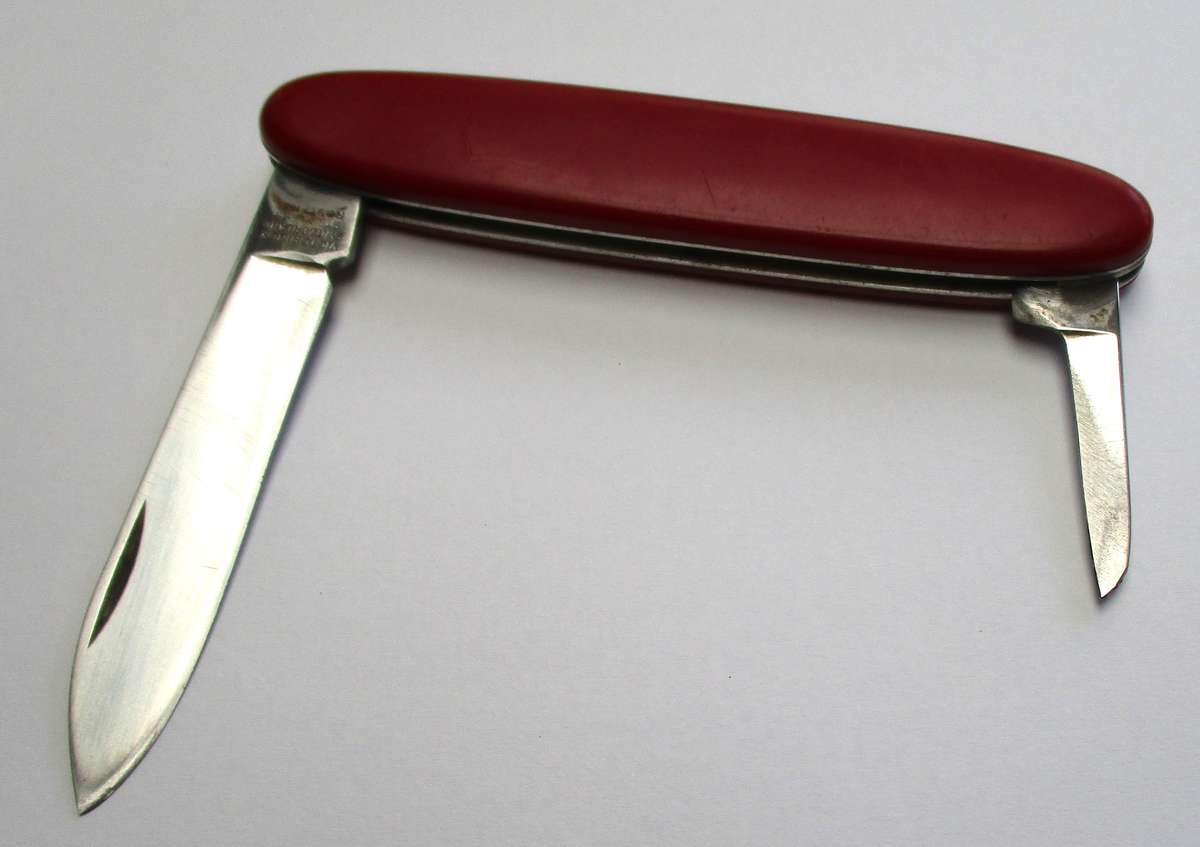 Swiss army knife - Victorinox pocket pal - BUYS AUTO LECTRIC logo