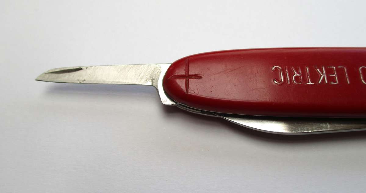 Swiss army knife - Victorinox pocket pal - BUYS AUTO LECTRIC logo