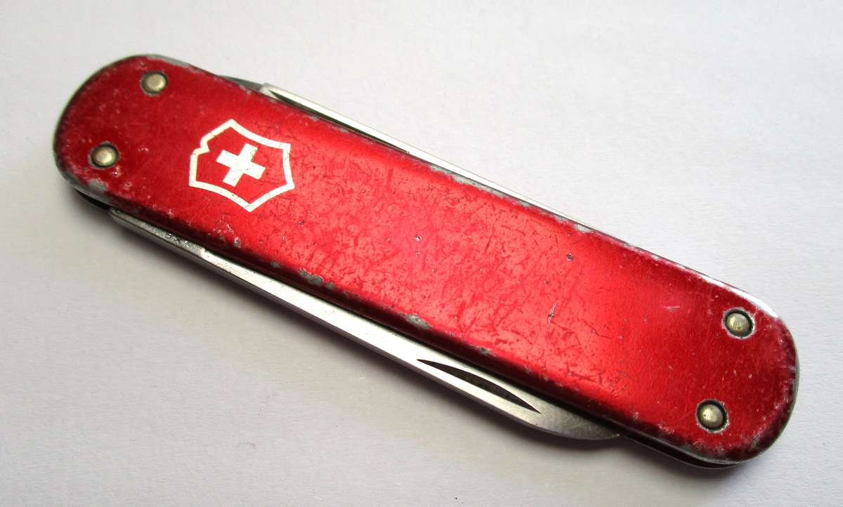 Victorinox Swiss Army Knife - Escort 74mm Alox - Discontinued