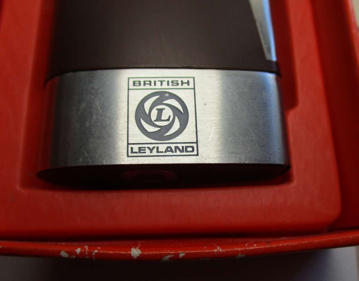 Vintage Ronson Comet Varaflame Gas Lighter - British Leyland - Original box and papers