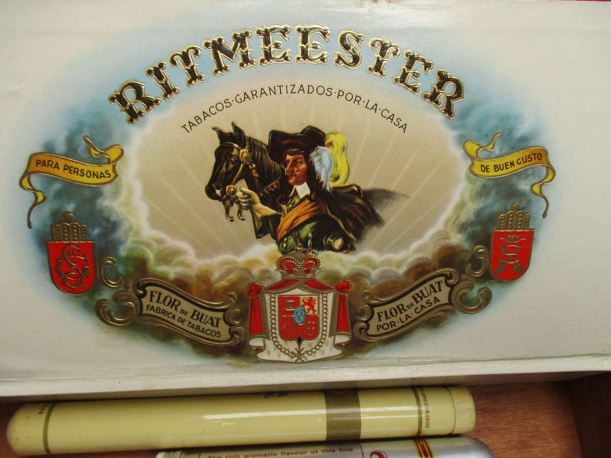 Ritmeester Cigar Box and a few cigar tubes.