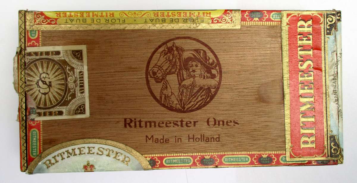 Ritmeester Cigar Box and a few cigar tubes.
