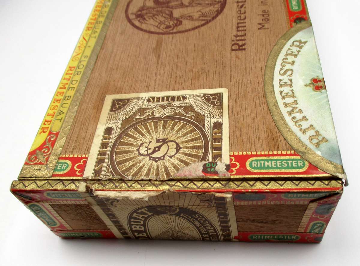 Ritmeester Cigar Box and a few cigar tubes.