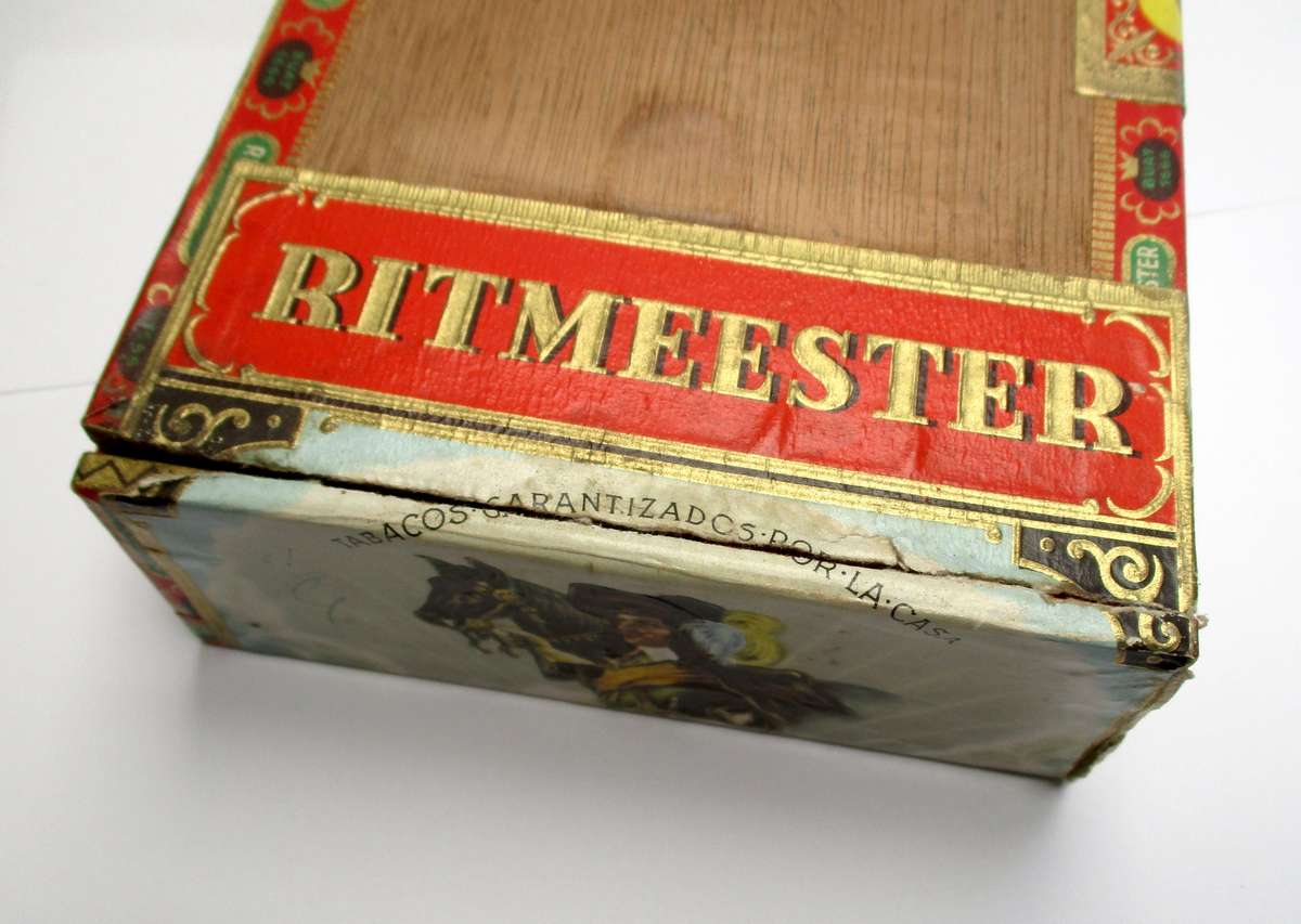 Ritmeester Cigar Box and a few cigar tubes.