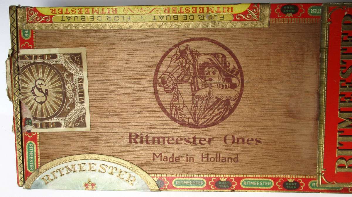 Ritmeester Cigar Box and a few cigar tubes.