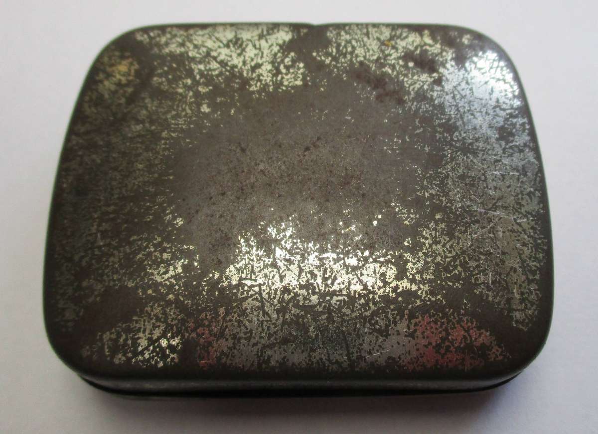Vintage Bifurcated Rivet Tin with contents. Made in England / Copper rivets