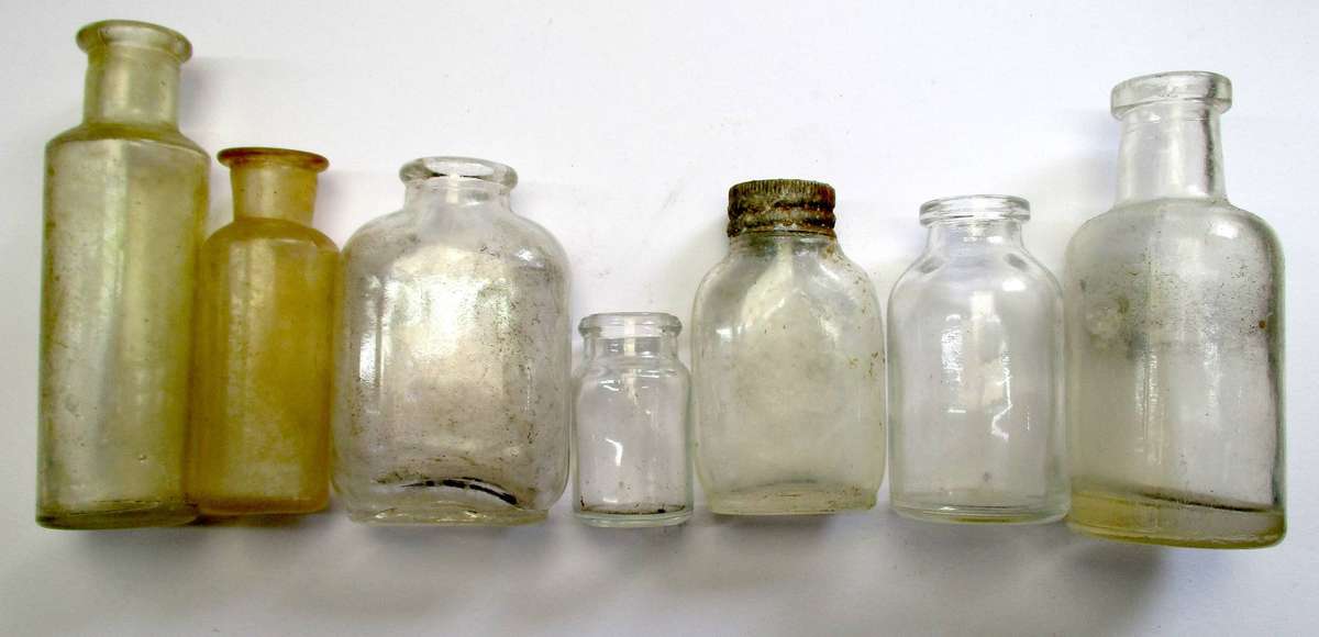 Antique / vintage pill bottles / small medicine bottle lot