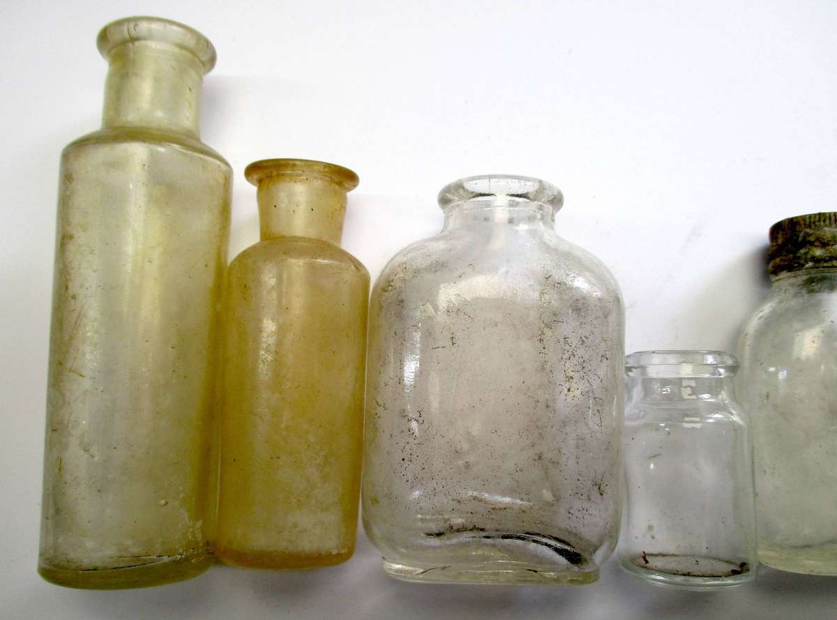 Antique / vintage pill bottles / small medicine bottle lot