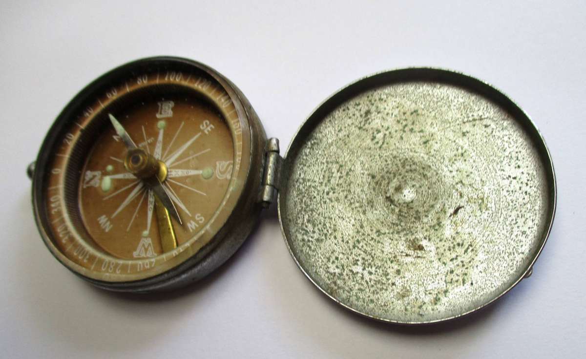 Vintage Compass - Metal and glass - unmarked