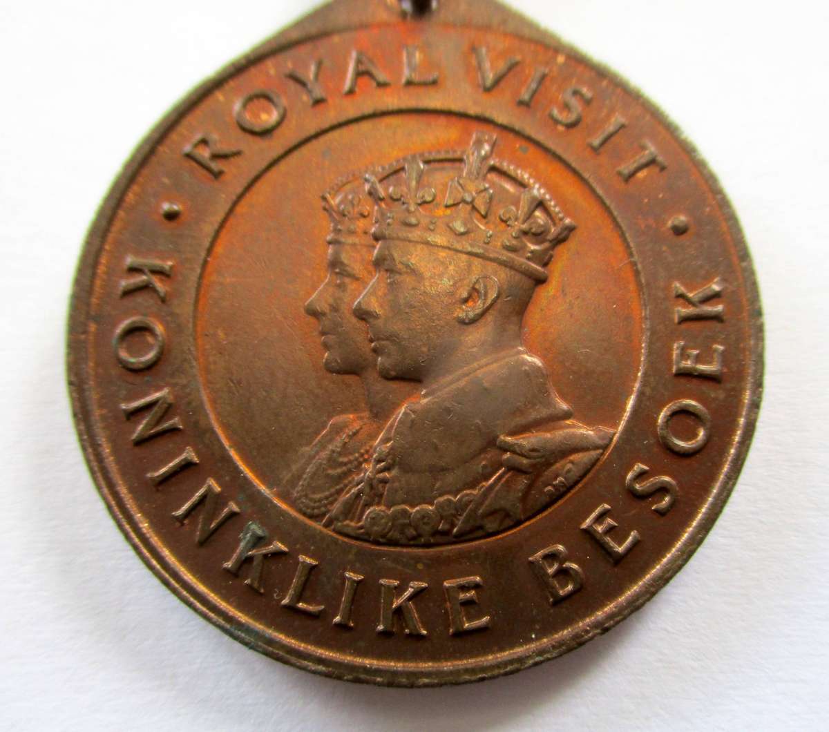 Medallion - Royal Visit 1947 - King George VI and Queen Elizabeth II with lug