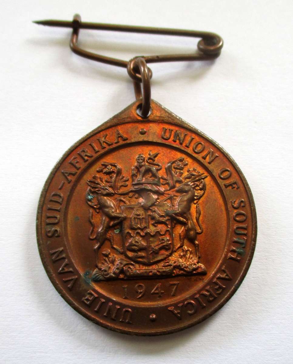 Medallion - Royal Visit 1947 - King George VI and Queen Elizabeth II with lug