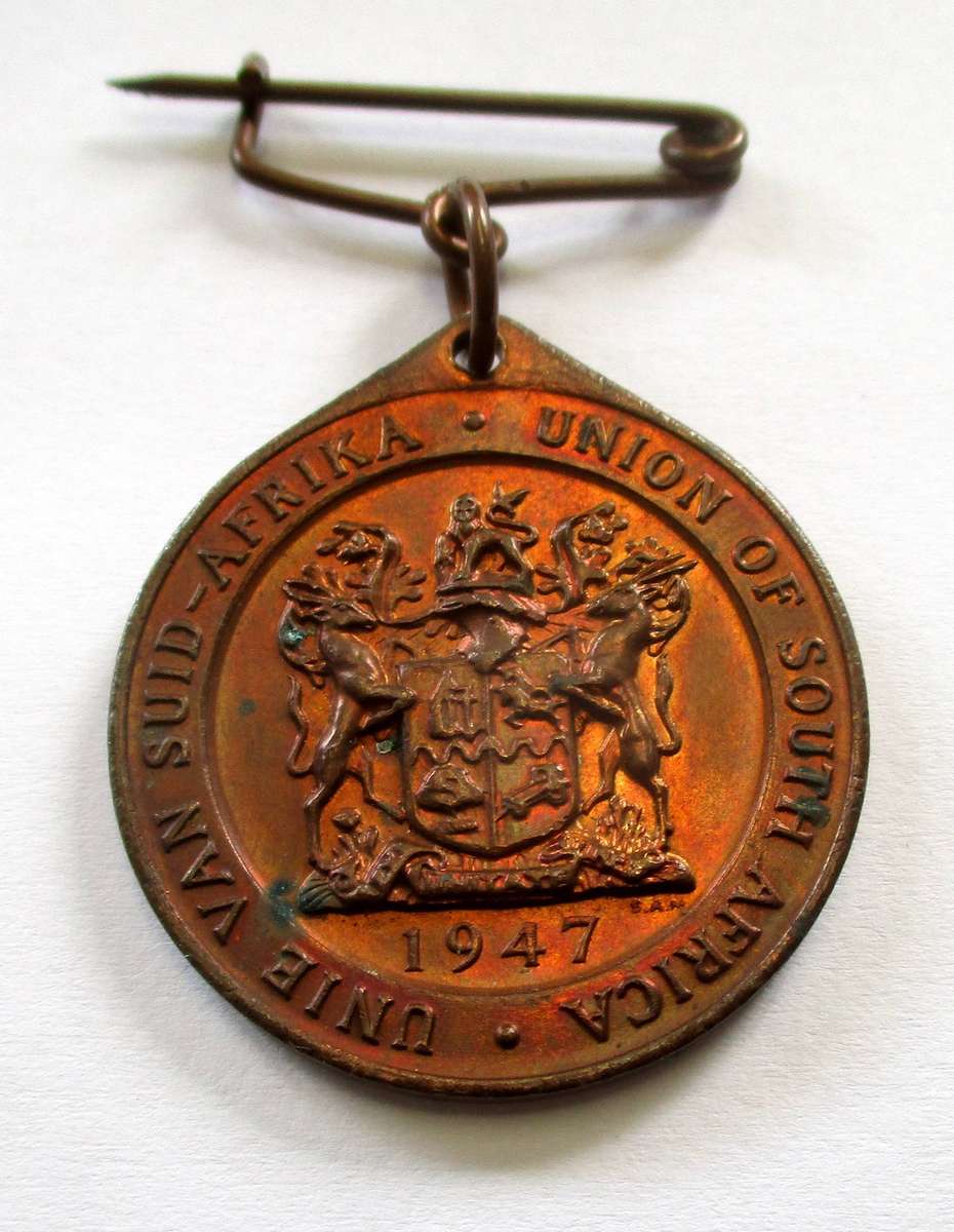 Medallion - Royal Visit 1947 - King George VI and Queen Elizabeth II with lug