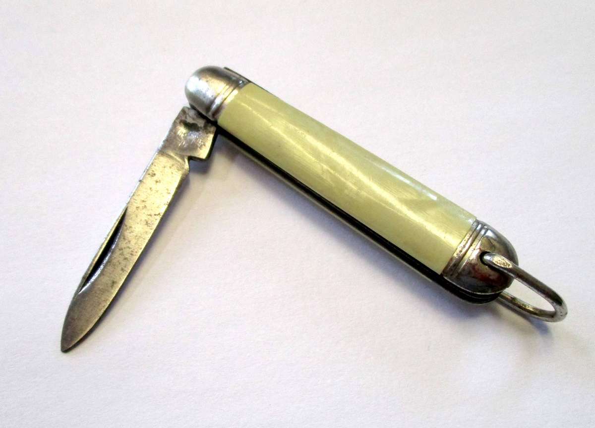 Small Vintage Pen Knife - made by Richards of Sheffield, England