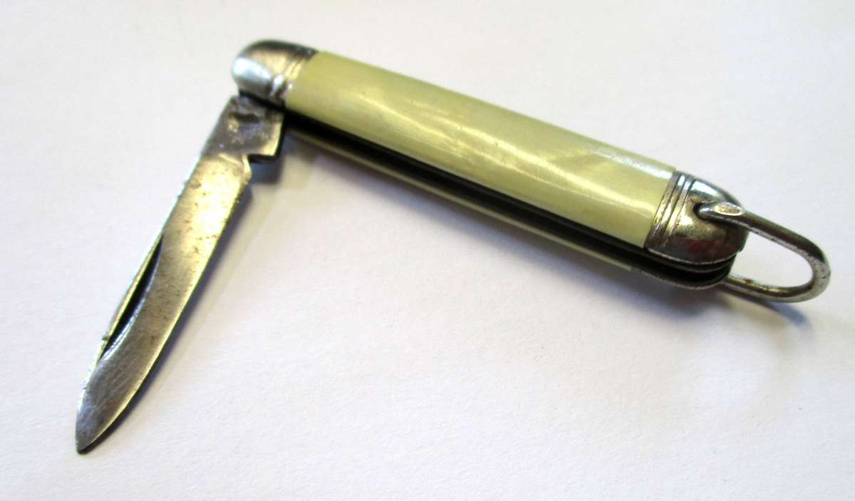 Small Vintage Pen Knife - made by Richards of Sheffield, England