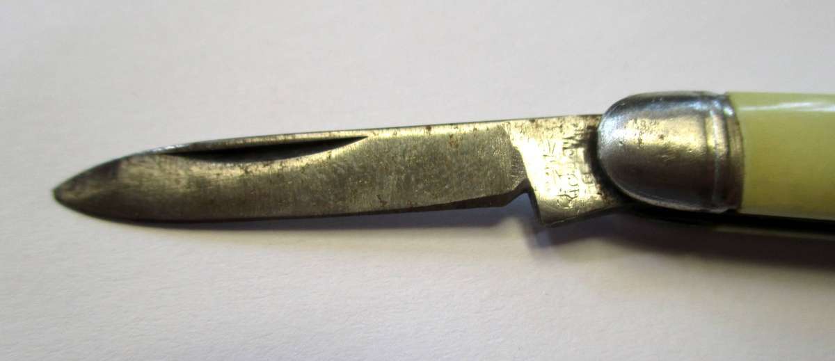 Small Vintage Pen Knife - made by Richards of Sheffield, England
