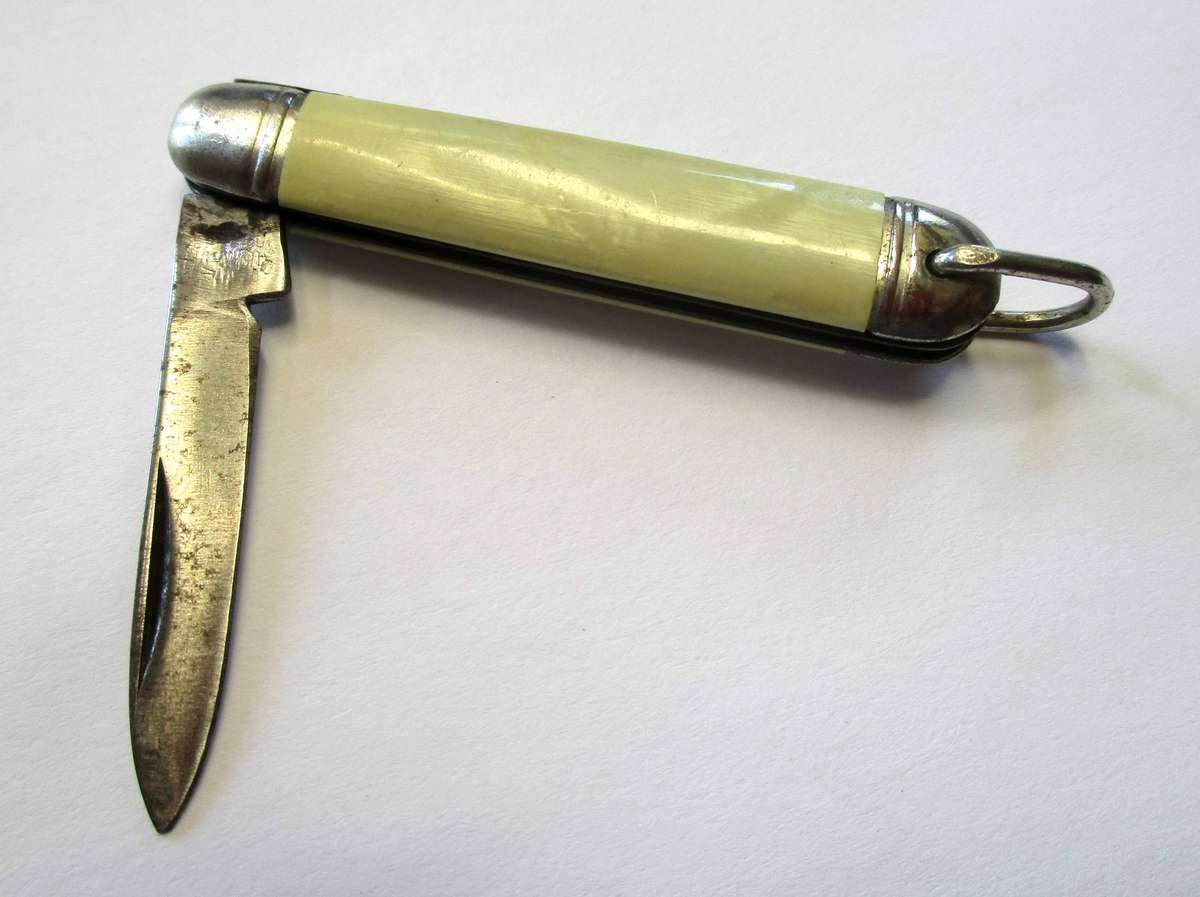 Small Vintage Pen Knife - made by Richards of Sheffield, England