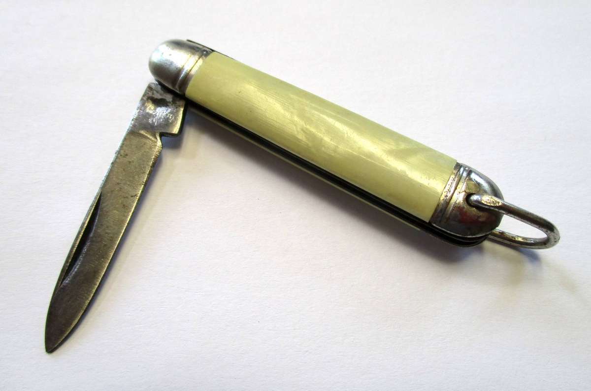 Small Vintage Pen Knife - made by Richards of Sheffield, England