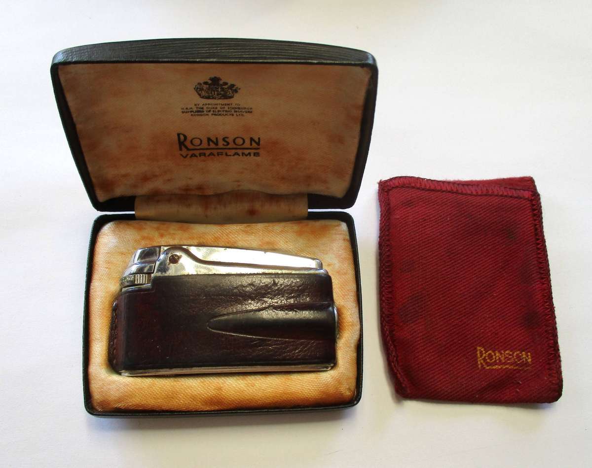 Vintage Ronson Varaflame Lighter in Box with pouch