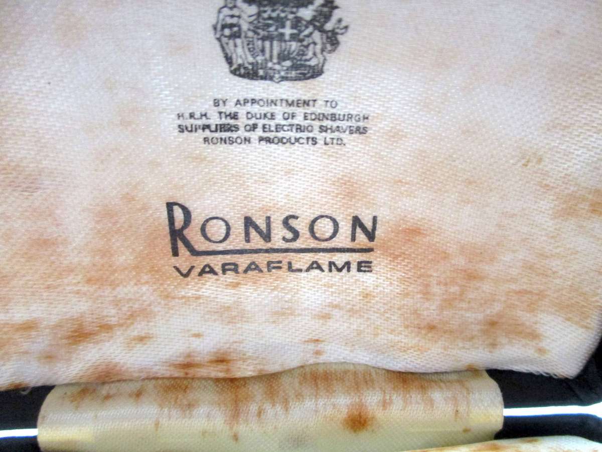 Vintage Ronson Varaflame Lighter in Box with pouch