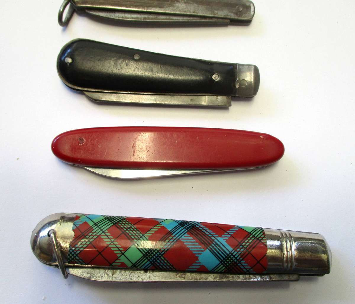 Pocket knife lot - well used condition