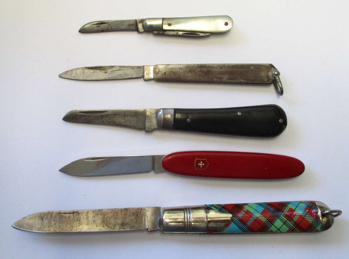 Pocket knife lot - well used condition