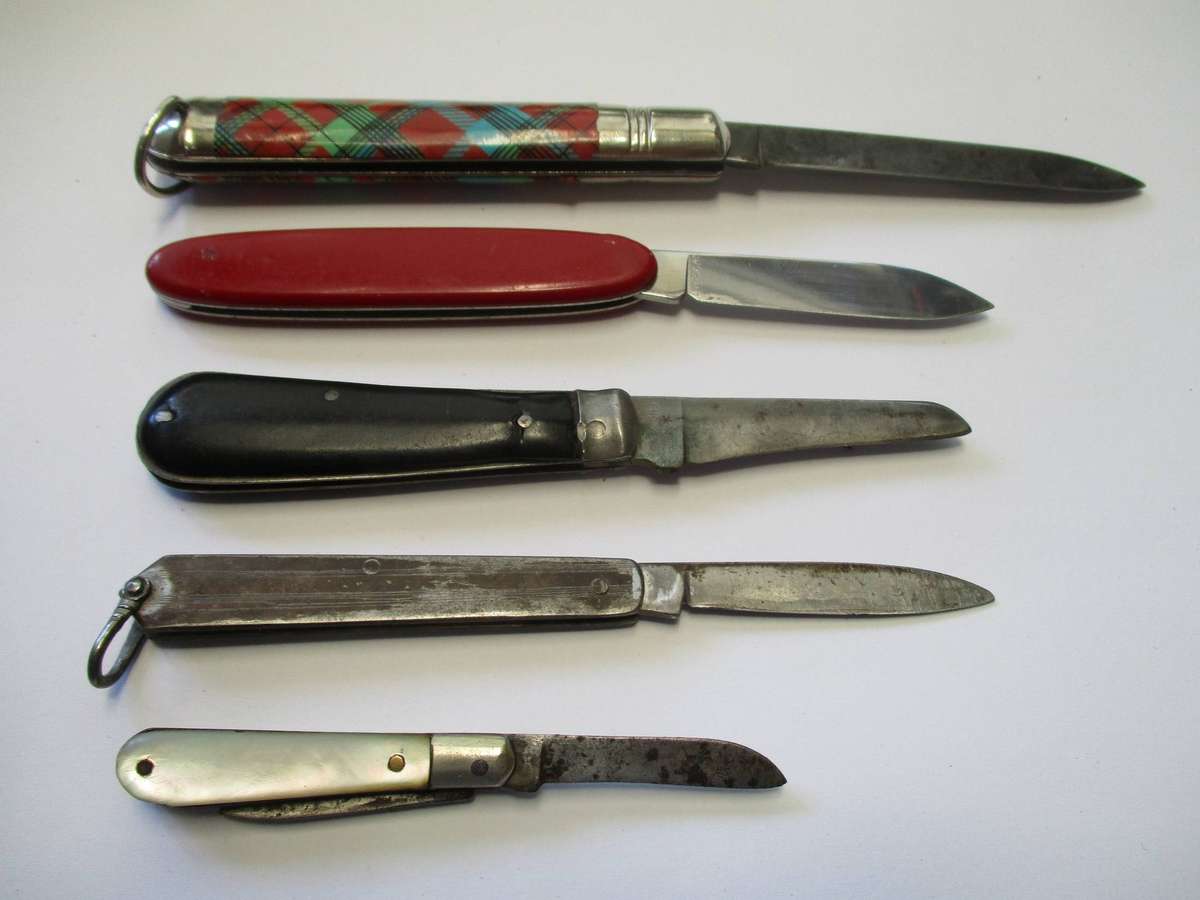 Pocket knife lot - well used condition