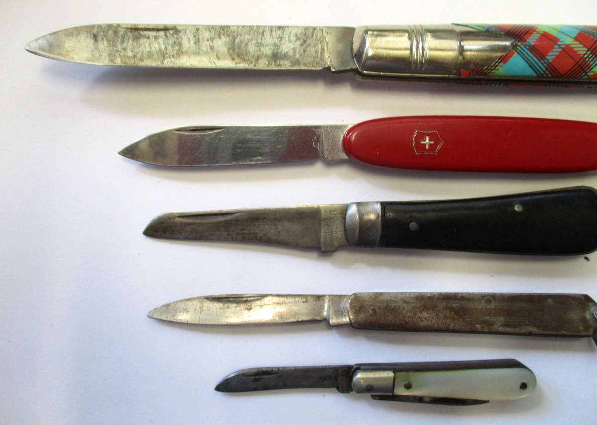 Pocket knife lot - well used condition