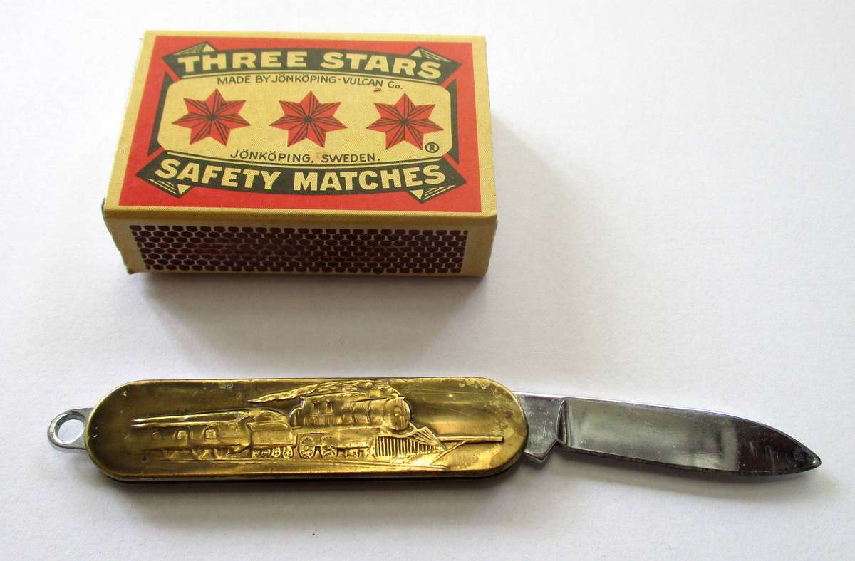 Small brass pocket knife - Steam train motif