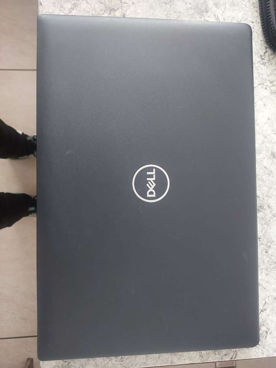 Dell Latitude 3520 laptop Core i5-1135G7, 15.6" FHD/8GB RAM/256GB SSD. Original charger