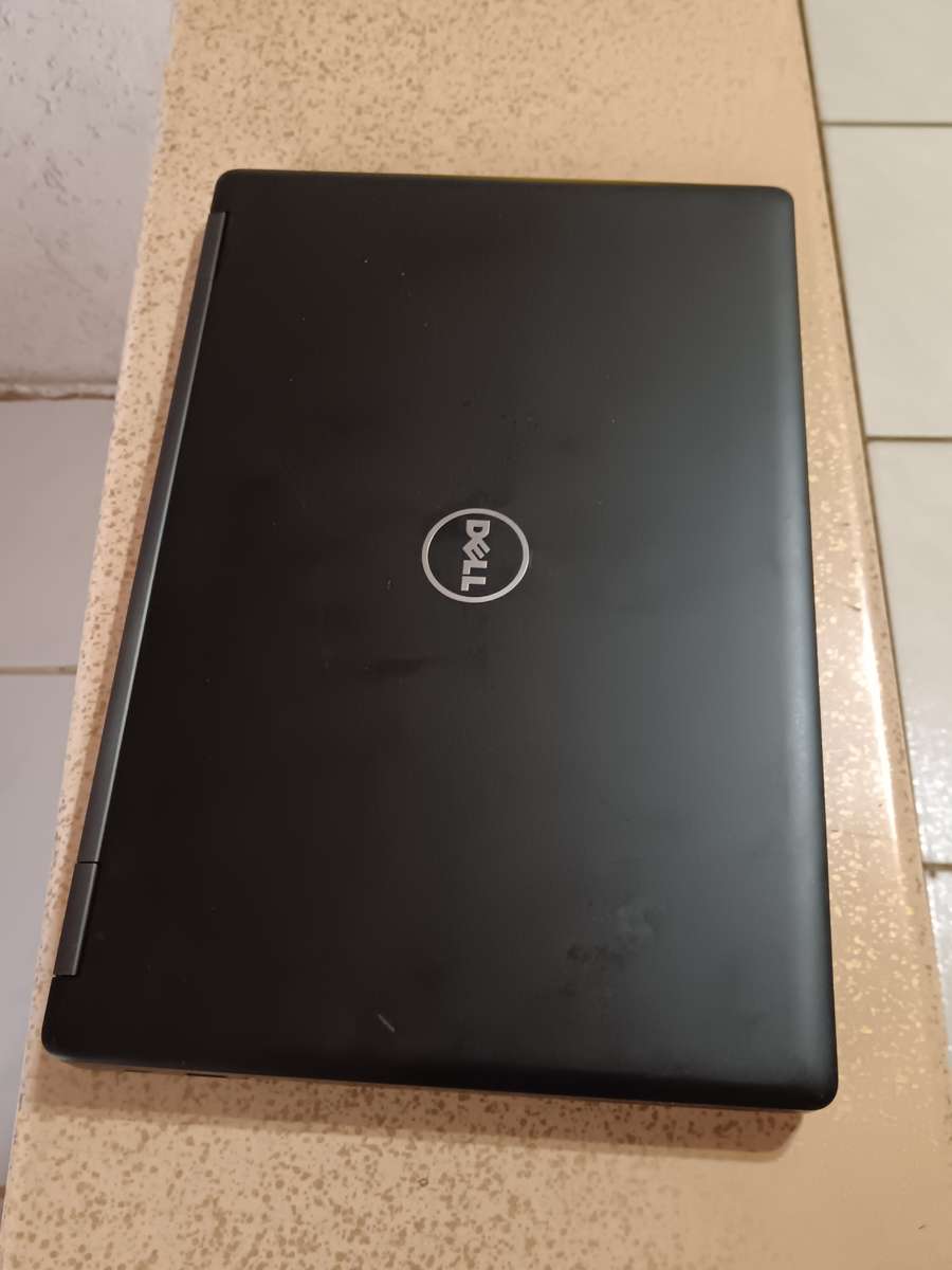 DELL PRECISION 3520 ** i7 7700HQ ** 8GB RAM ** 500GB HDD ** QUADRO M620 2G