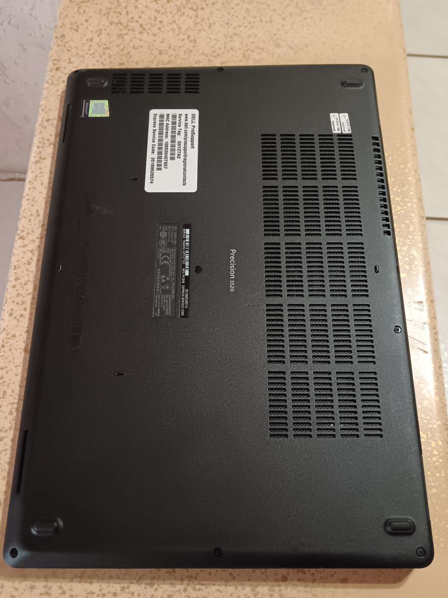 DELL PRECISION 3520 ** i7 7700HQ ** 8GB RAM ** 500GB HDD ** QUADRO M620 2G