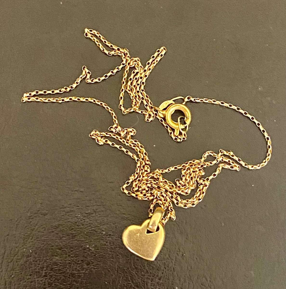 9ct genuine gold chain and dainty 9ct gold pendant