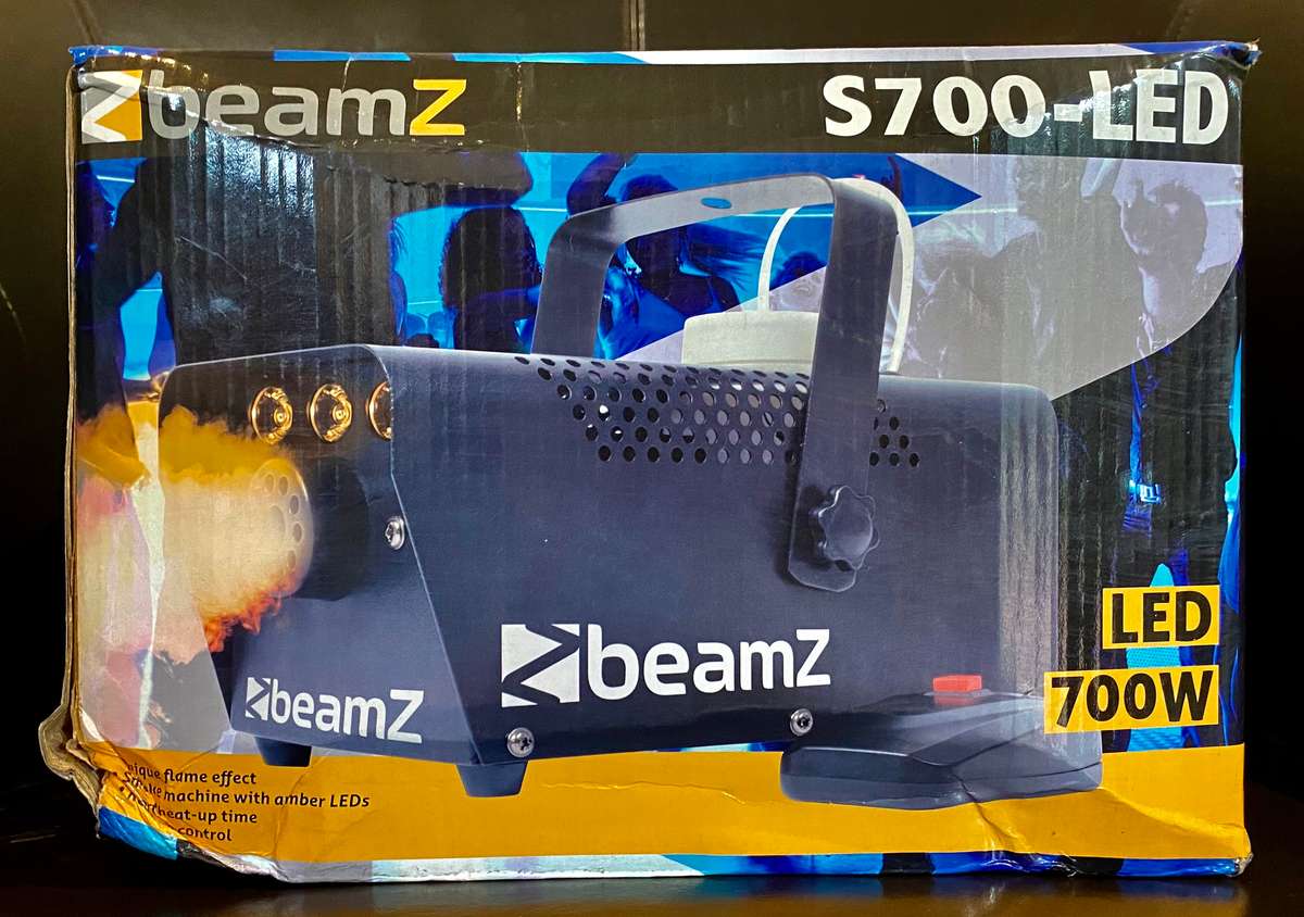 Beamz S700 smoke Machine with flame effect -NEW!