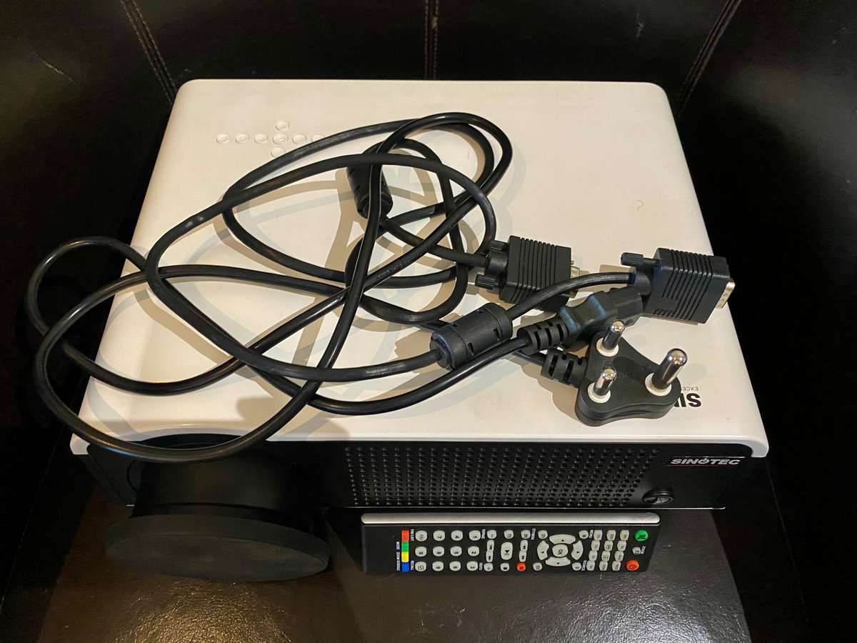 Sinotec LED projector model SPJ86C with remote in box