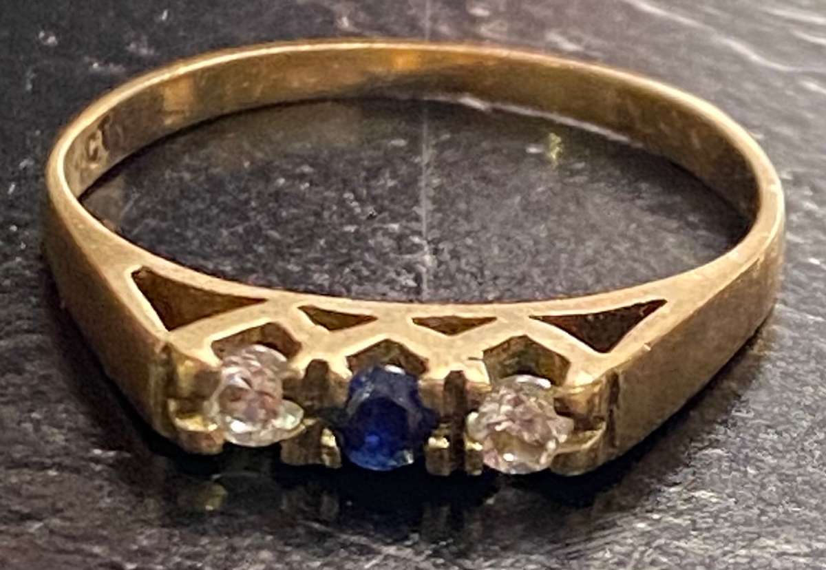 Edwardian 9ct yellow gold blue sapphire and diamond ring
