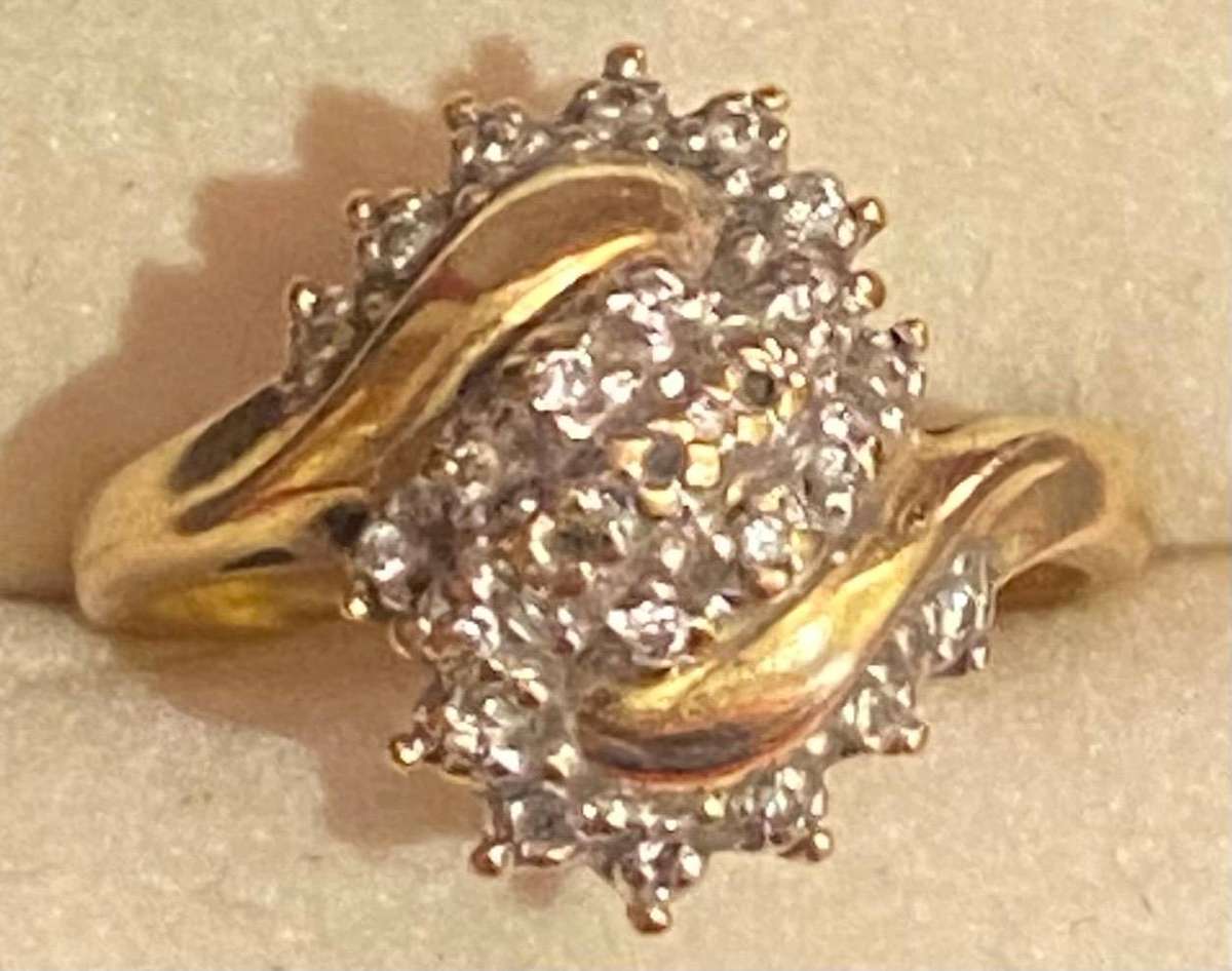 18ct Yellow Gold ,Diamond Cluster Ring