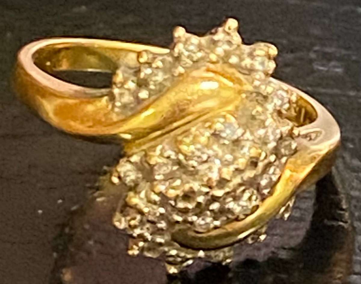 18ct Yellow Gold ,Diamond Cluster Ring